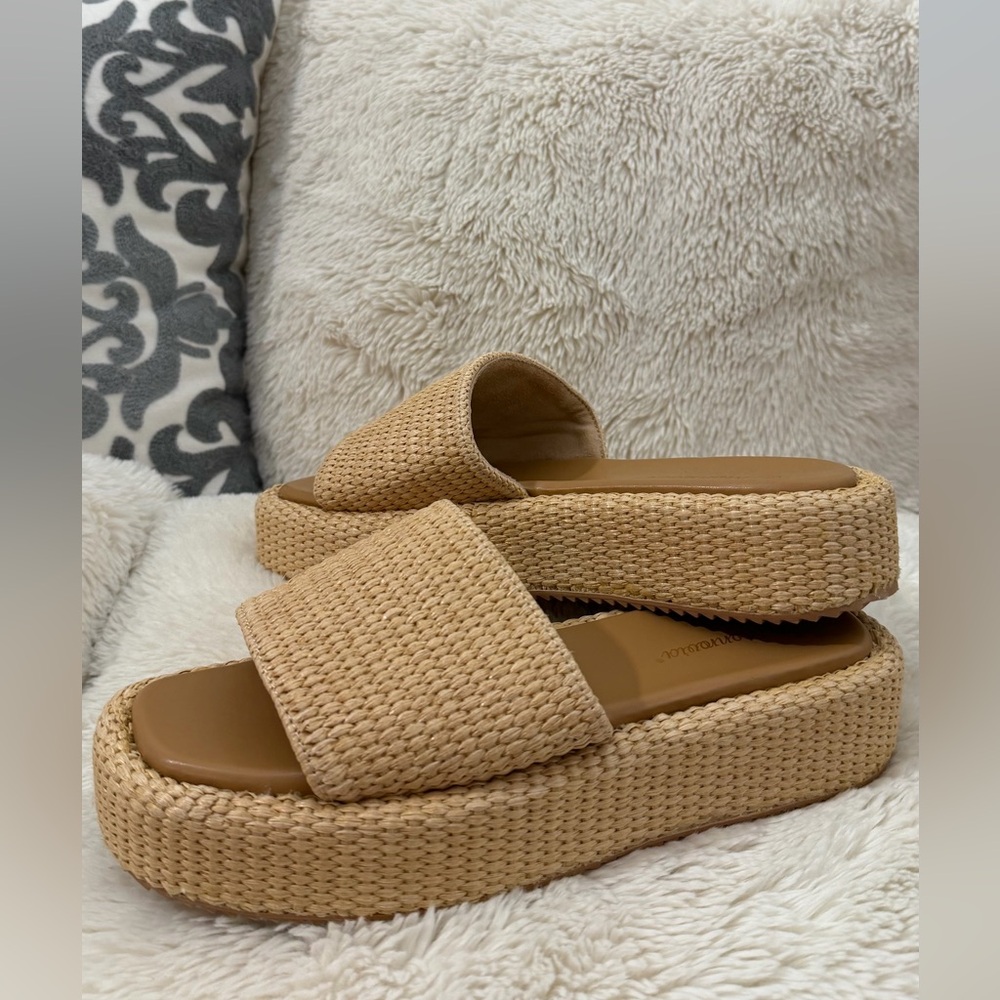 FINAL SALE🚨- Women's Tan Slide Sandals